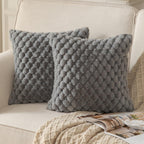 Lot de 2 housses de coussin en fausse fourrure grise 40 x 40 cm