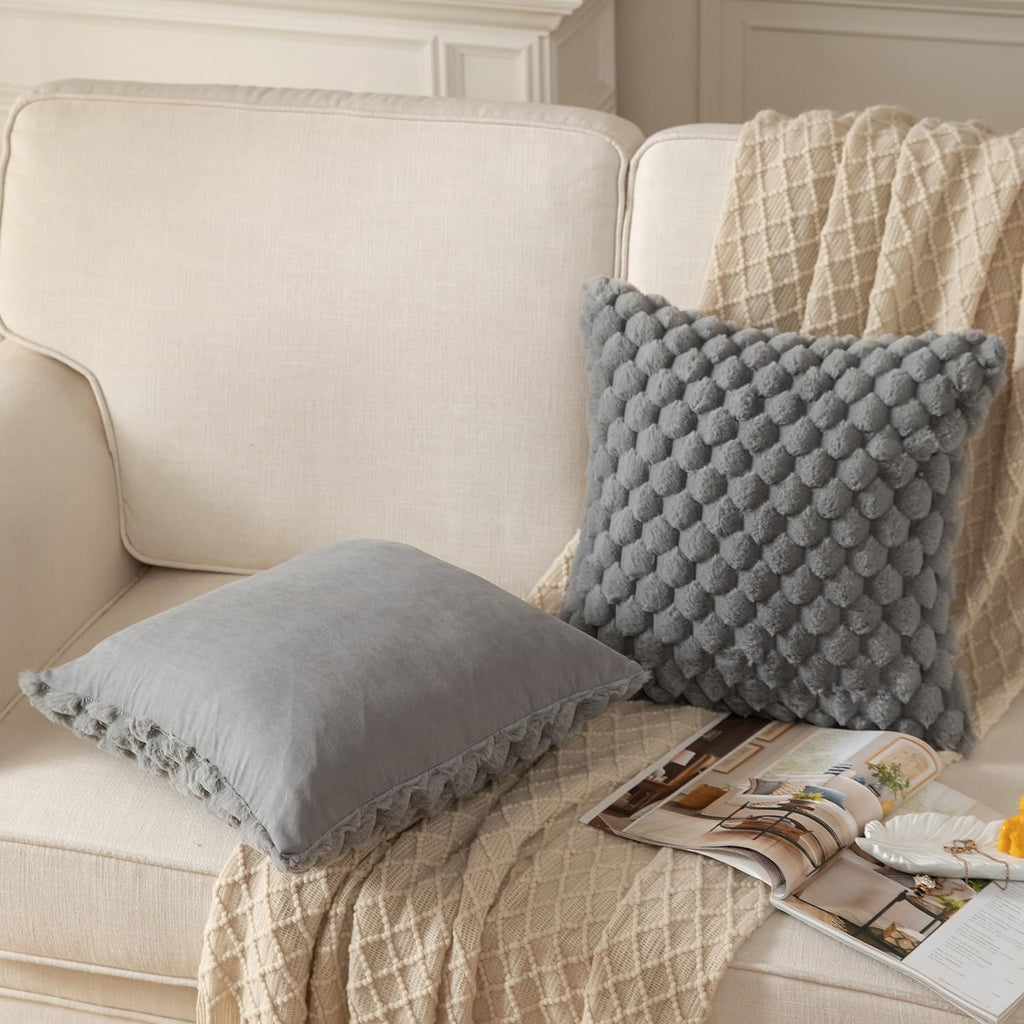 Lot de 2 housses de coussin en fausse fourrure grise 40 x 40 cm