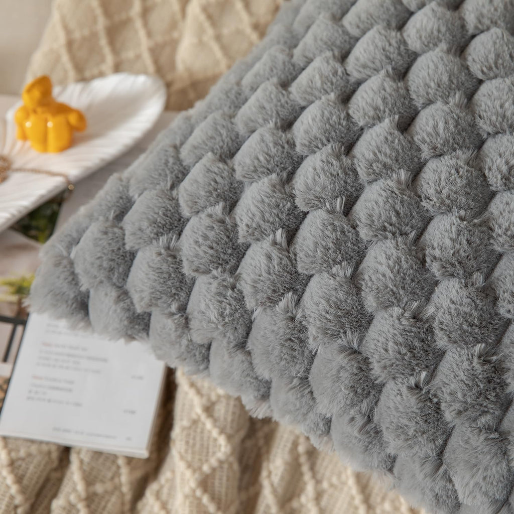 Lot de 2 housses de coussin en fausse fourrure grise 40 x 40 cm
